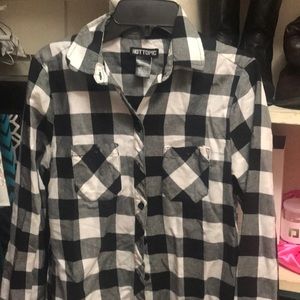 Blk/wht long sleeve shirt